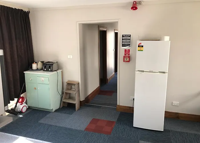 Te Puia Hot Springs Hotel
